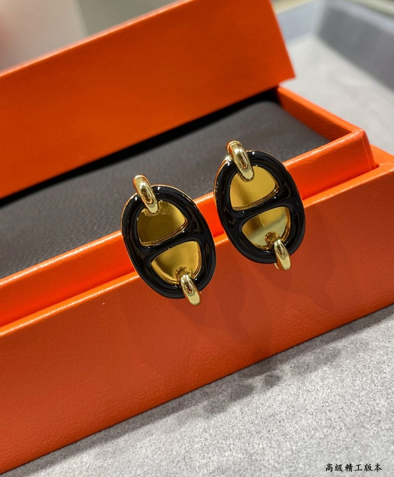 H**me5 earrings